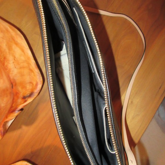 COACH Highrise Black Pebbled Leather Shoulder Bag in Store-Bought / X Condition - Picture 5 of 10